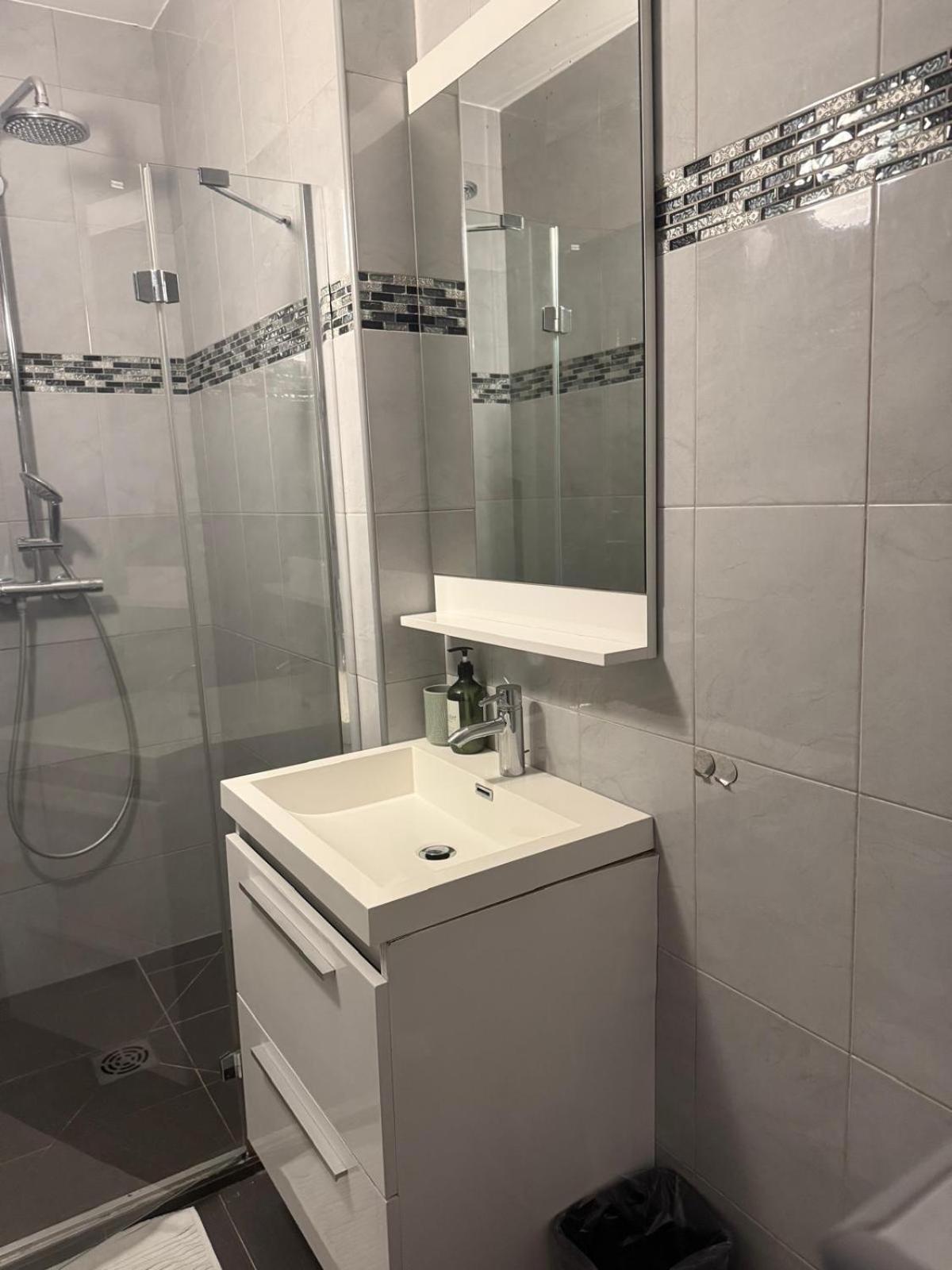Detente Bas De Villa Jacuzzi, Piscine A 15 Min De Nice Карро Экстерьер фото